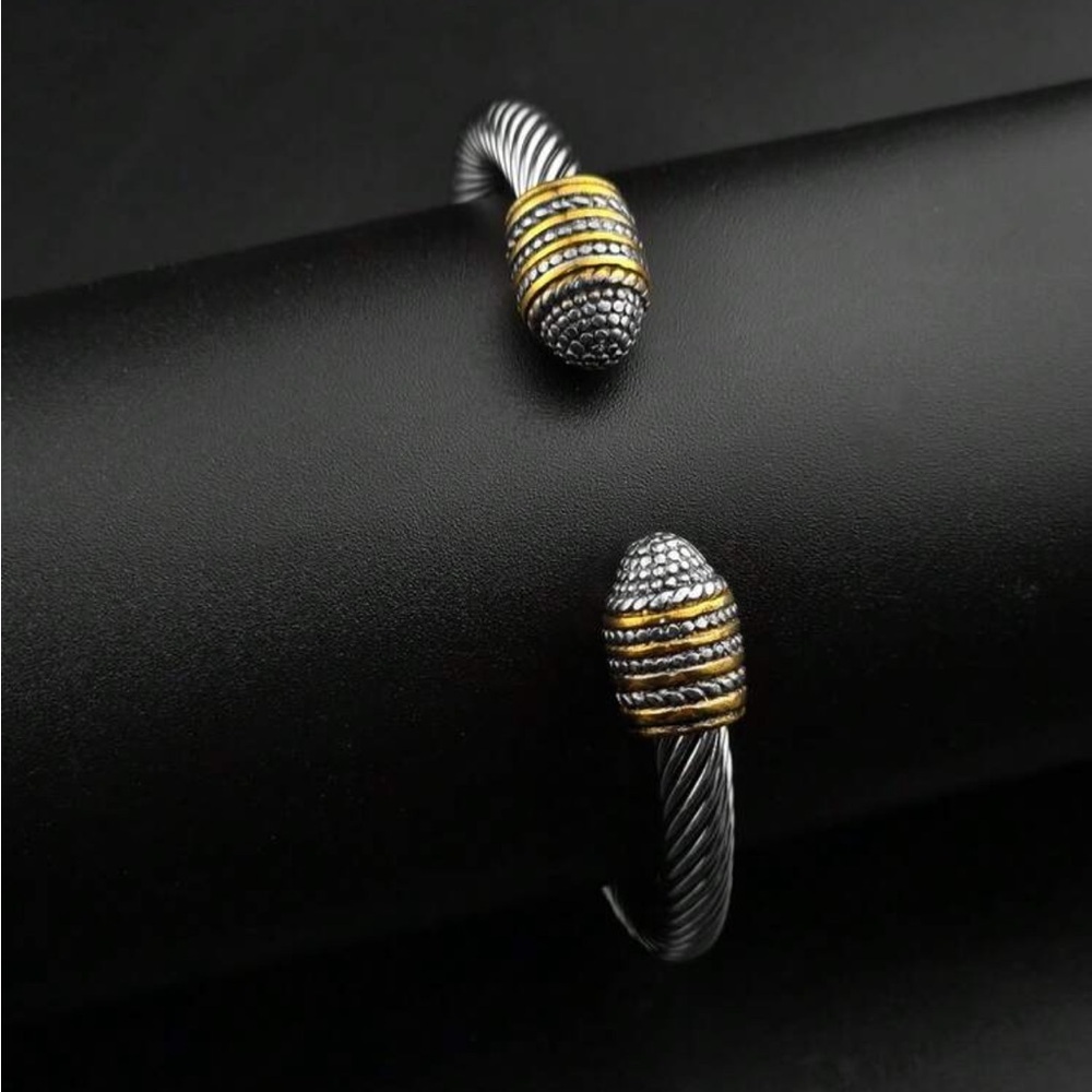 Elegant Stainless Steel Cuff Bangle Bracelet - Picture 4 of 6